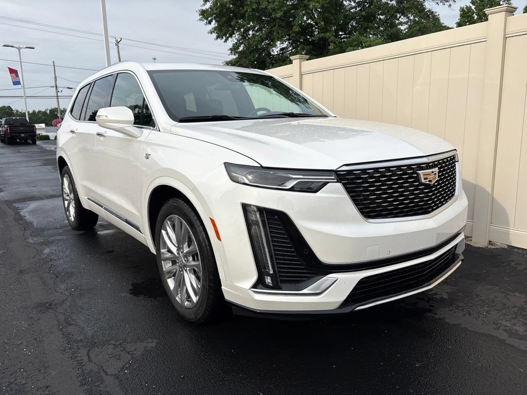 Used 2021 Cadillac XT6 Premium Luxury AWD/4WD image 2