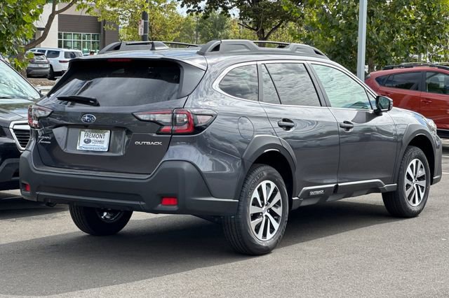 Used 2025 Subaru Outback Premium image 4