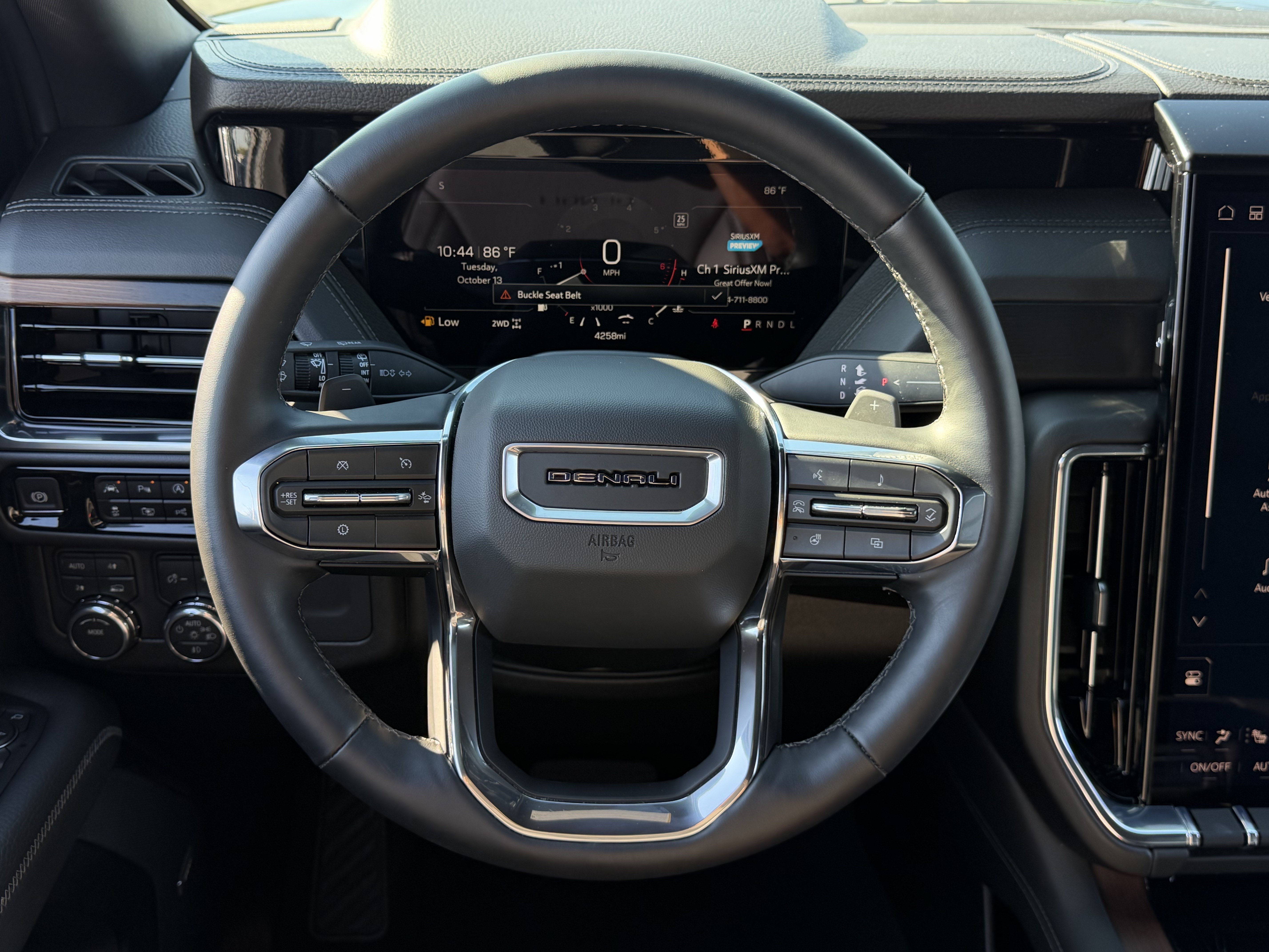 Used 2026 GMC Yukon Denali w/ Sun & Power Step Package AWD/4WD image 17