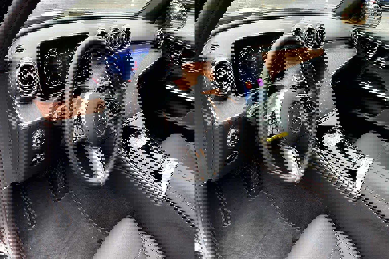 Certified 2025 Mercedes-Benz C 300 4MATIC Sedan image 17