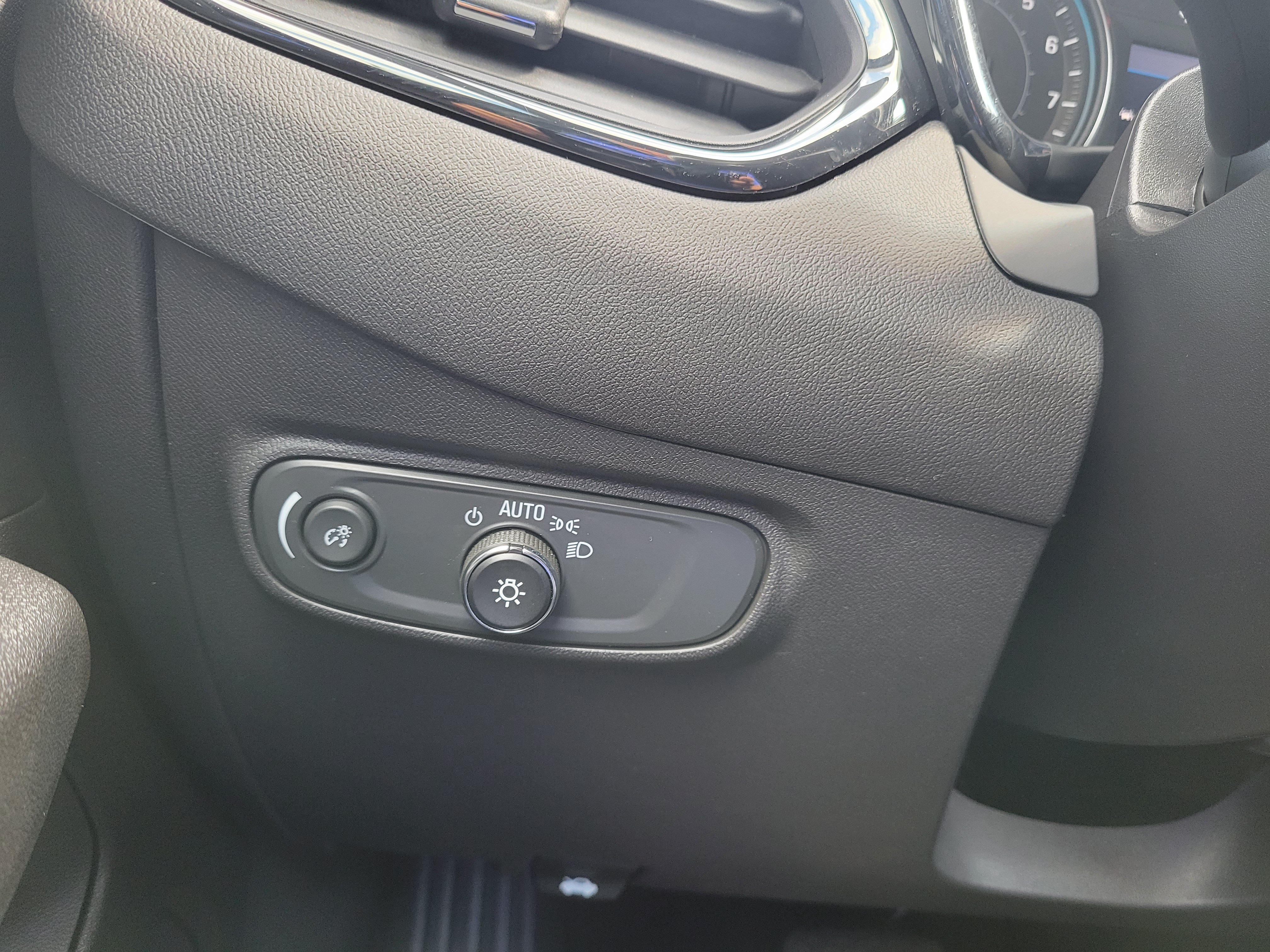 Certified 2024 Chevrolet Equinox RS w/ RS Leather Package FWD image 17
