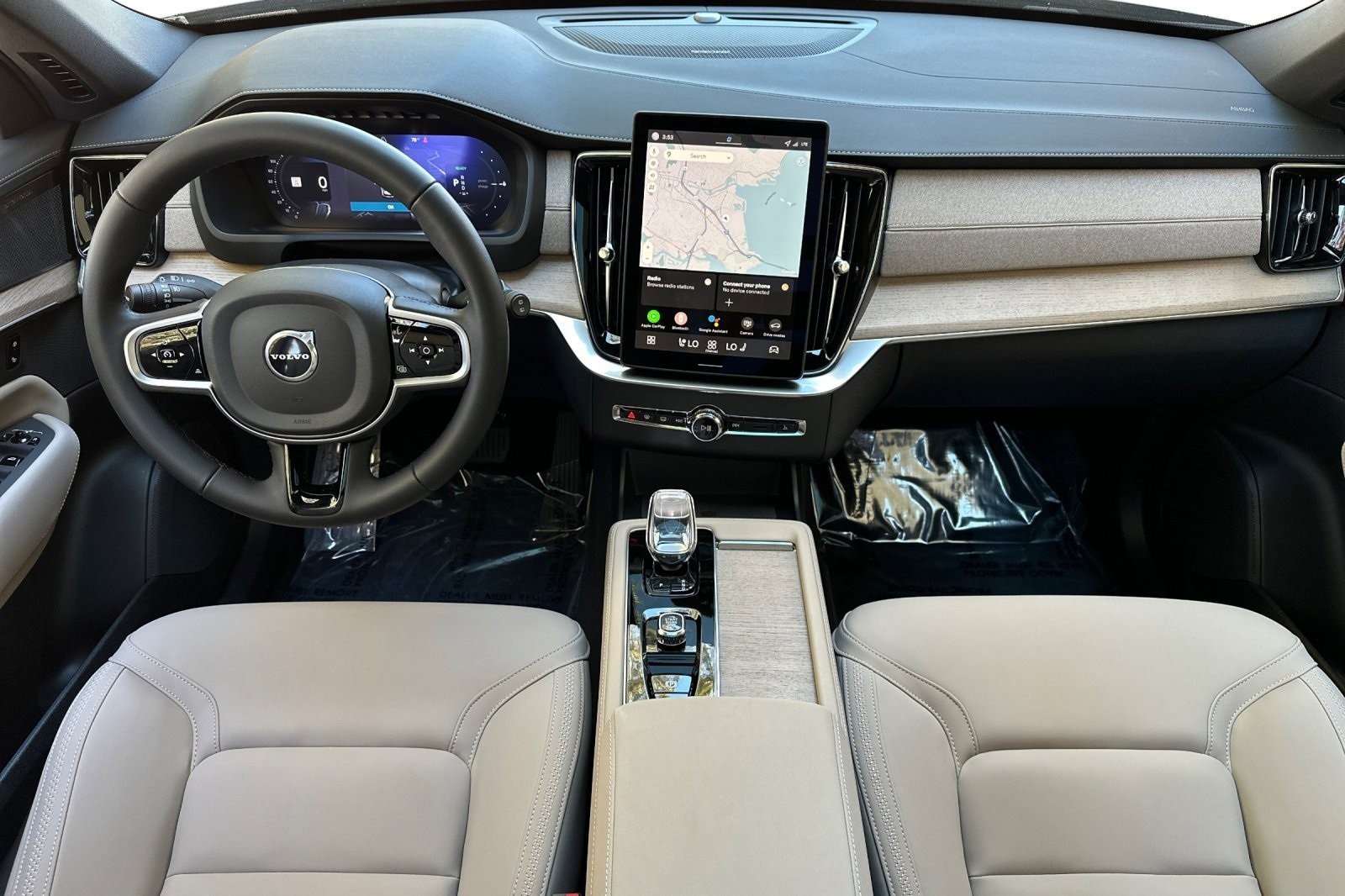 New 2026 Volvo XC90 T8 Plus image 3