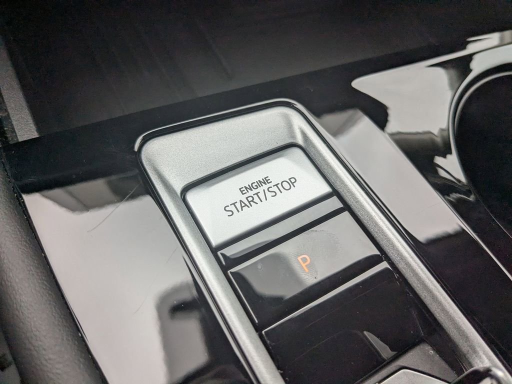 Used 2025 Volkswagen Atlas SE image 21