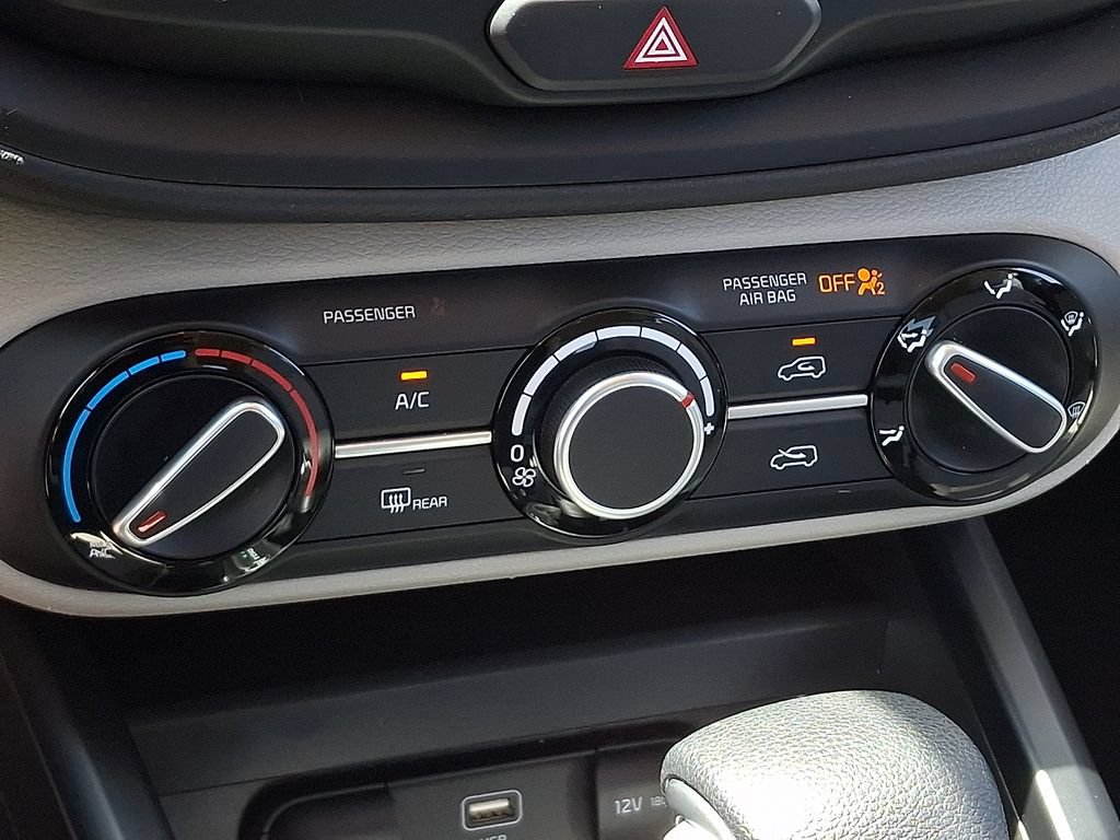 Used 2025 Kia Soul LX w/ LX Technology Package FWD image 15
