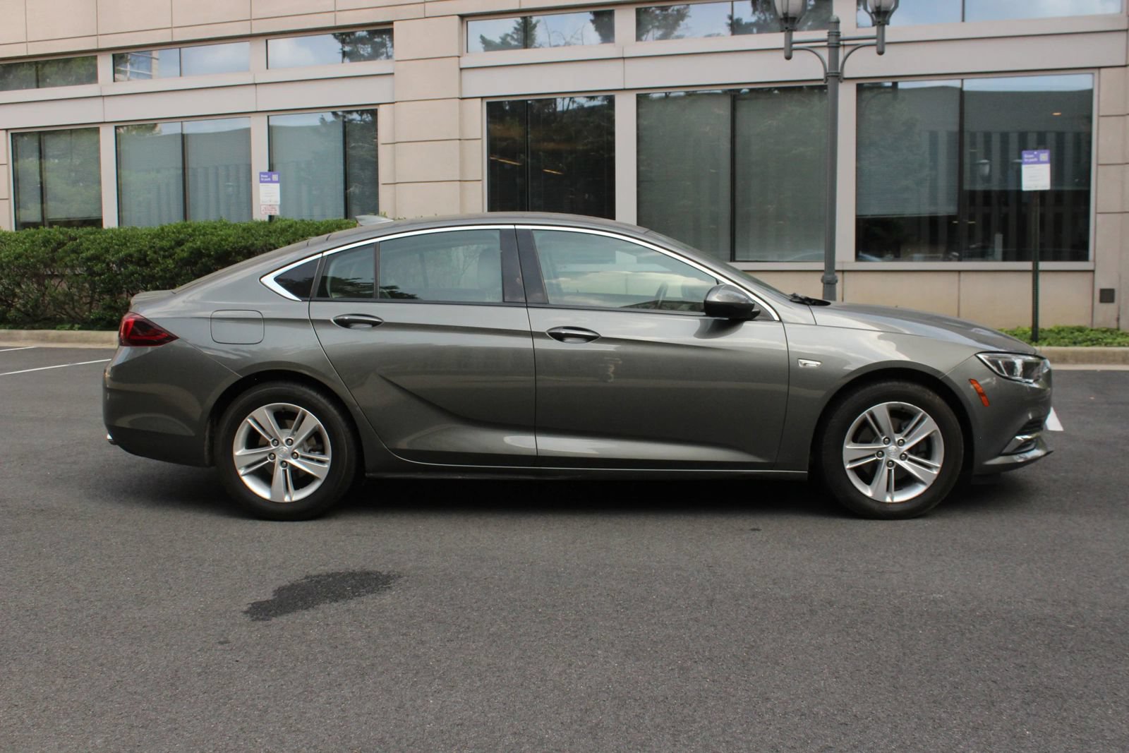 Used 2018 Buick Regal Preferred w/ Sights and Sounds Package FWD image 6