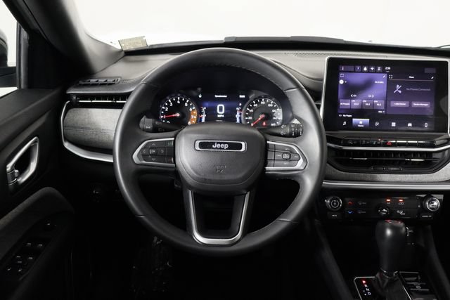 Used 2024 Jeep Compass Latitude AWD/4WD image 7