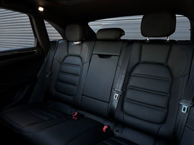 Certified 2026 Porsche Macan AWD/4WD image 24