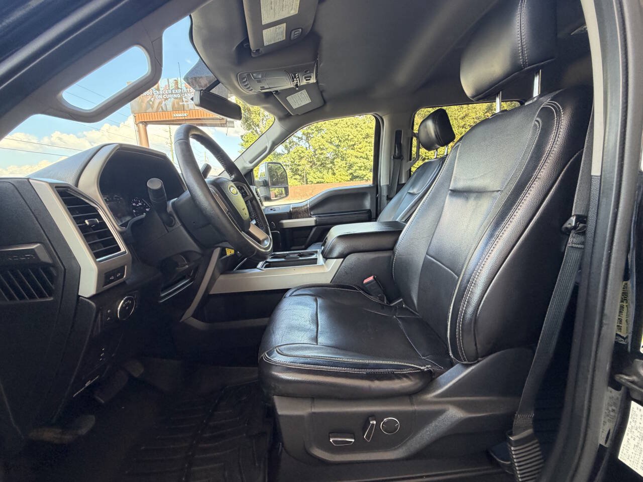 Used 2018 Ford F350 Lariat w/ Lariat Value Package AWD/4WD image 4