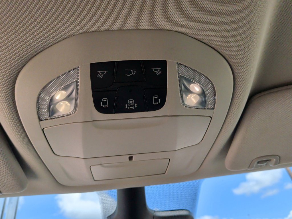 Used 2023 Chrysler Pacifica Touring-L FWD image 21