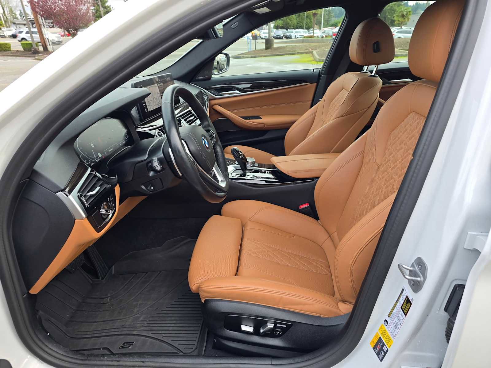 Used 2023 BMW 530e xDrive w/ Premium Package image 24