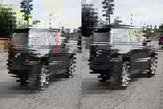 Used 2017 Cadillac Escalade ESV Premium Luxury image 5