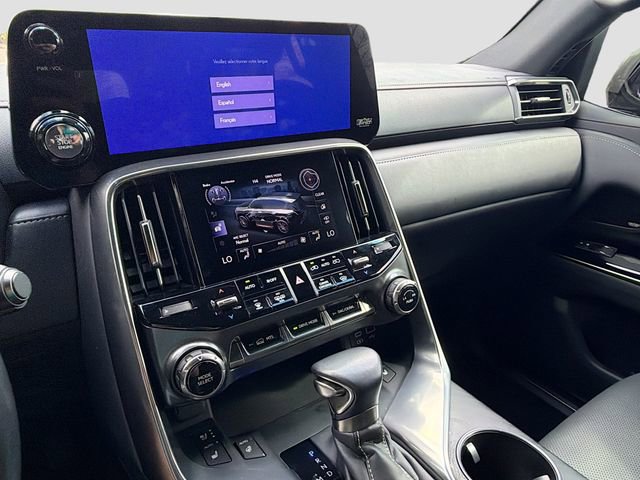 Used 2022 Lexus LX 600 4WD w/ Accessory Package (Z1) image 30