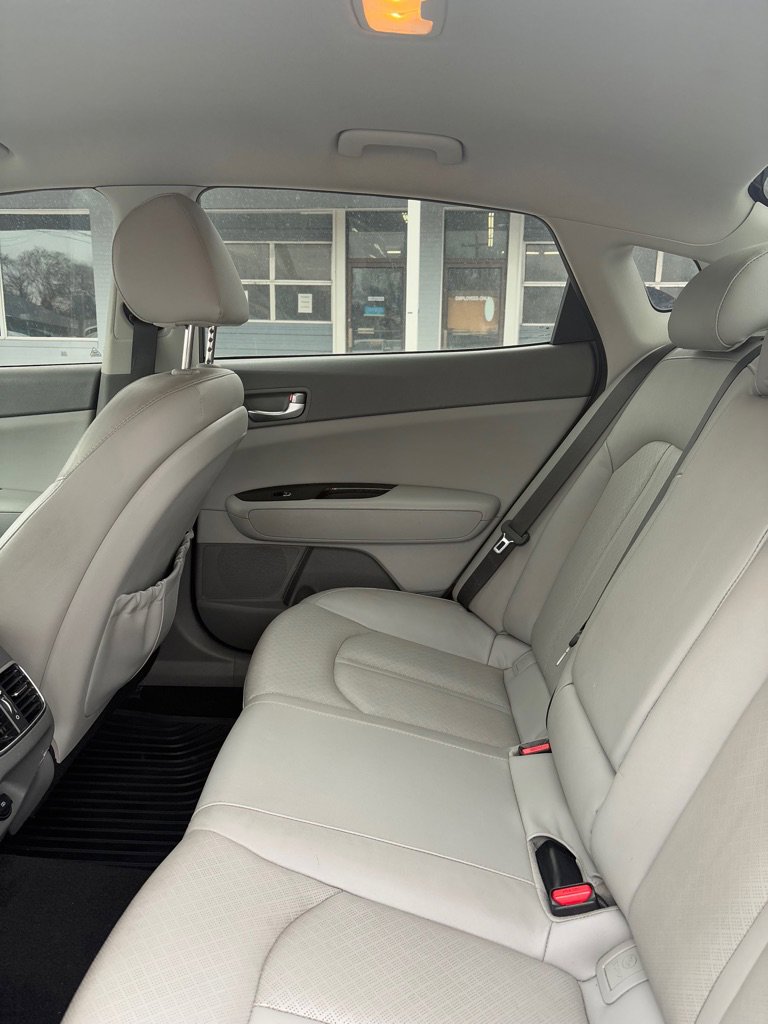 Used 2017 Kia Optima EX image 11