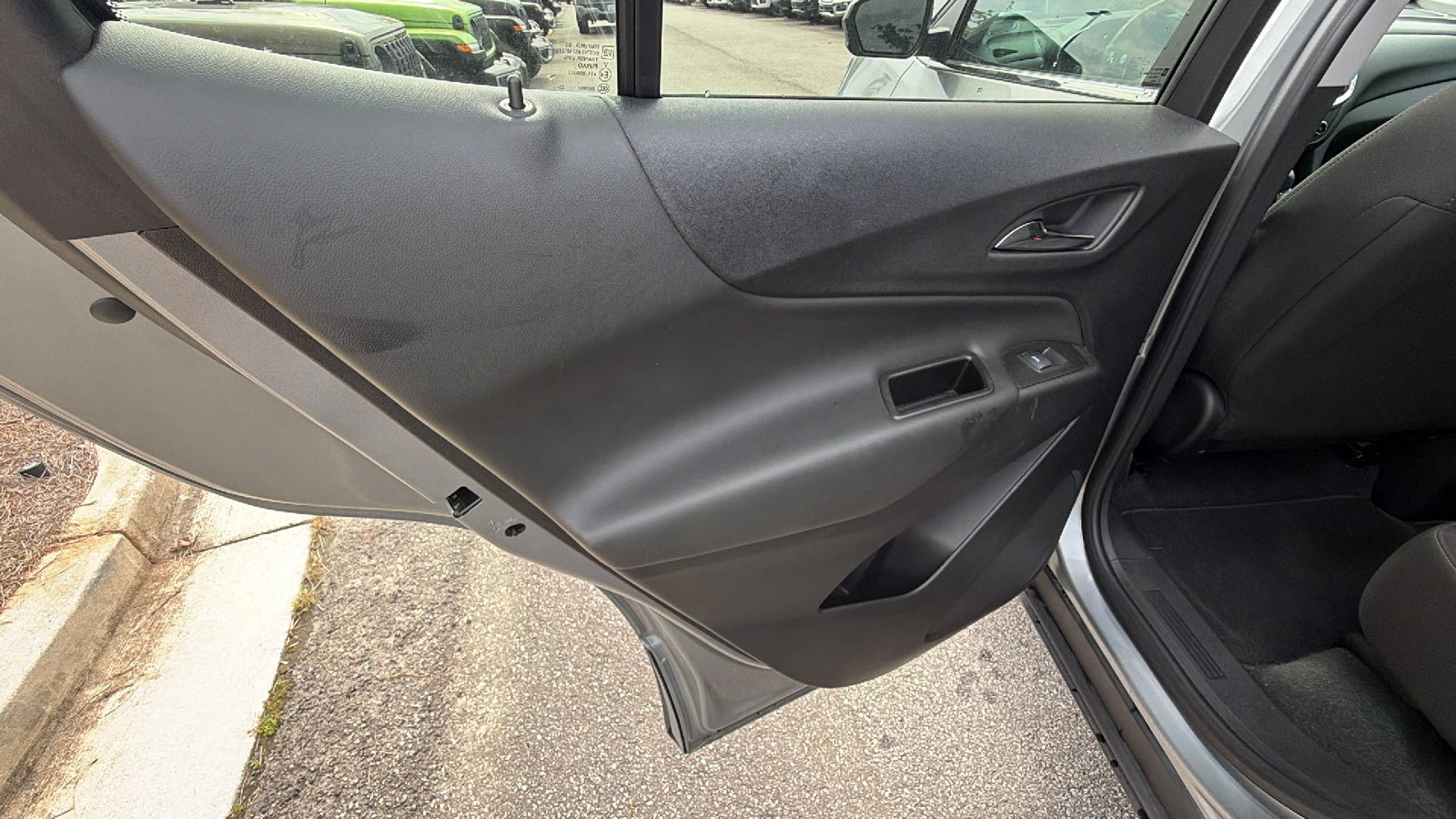 Used 2024 Chevrolet Equinox LT FWD image 22