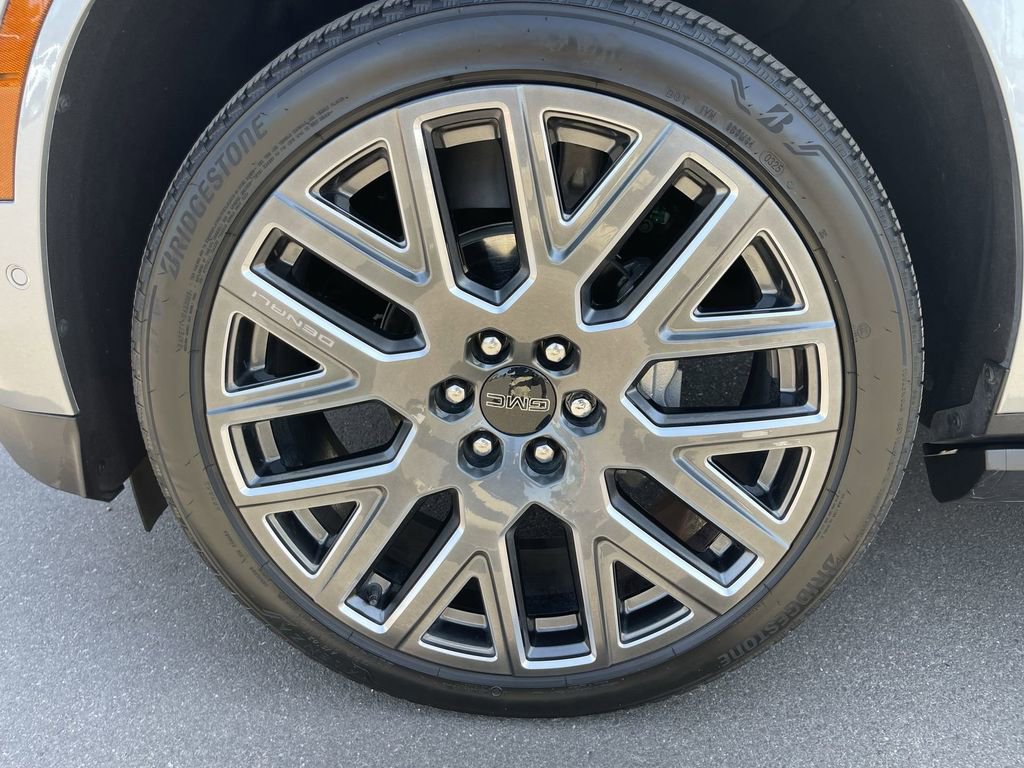 Used 2025 GMC Yukon Denali Ultimate AWD/4WD image 34
