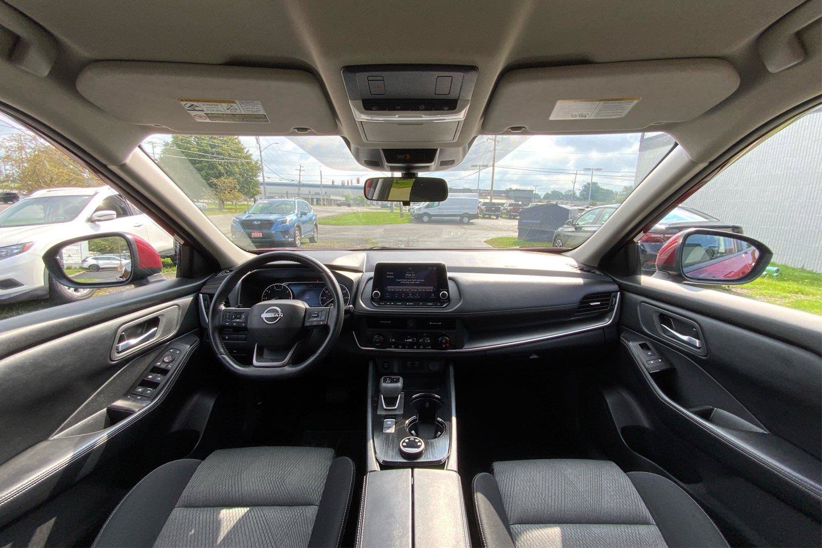 Used 2025 Nissan Rogue SV AWD/4WD image 31