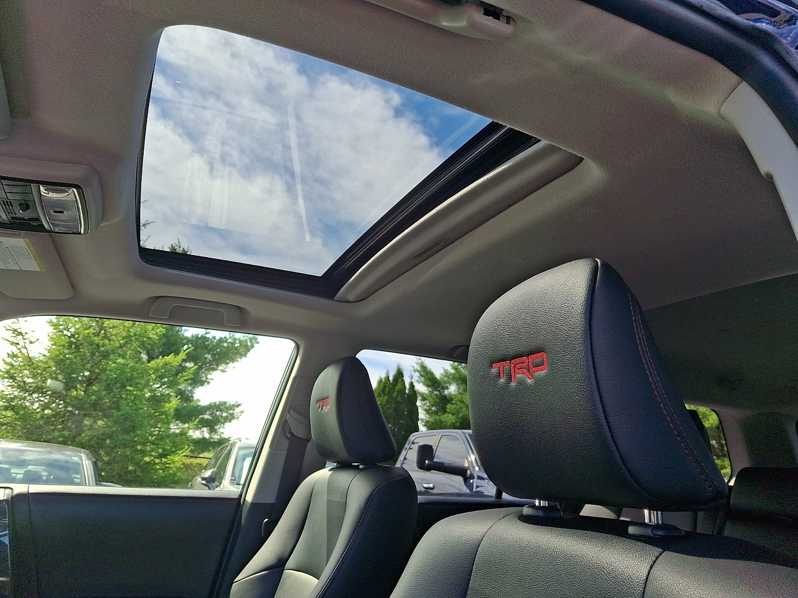 Used 2023 Toyota 4Runner TRD Off-Road Premium w/ Off Road Premium Plus Package AWD/4WD image 14