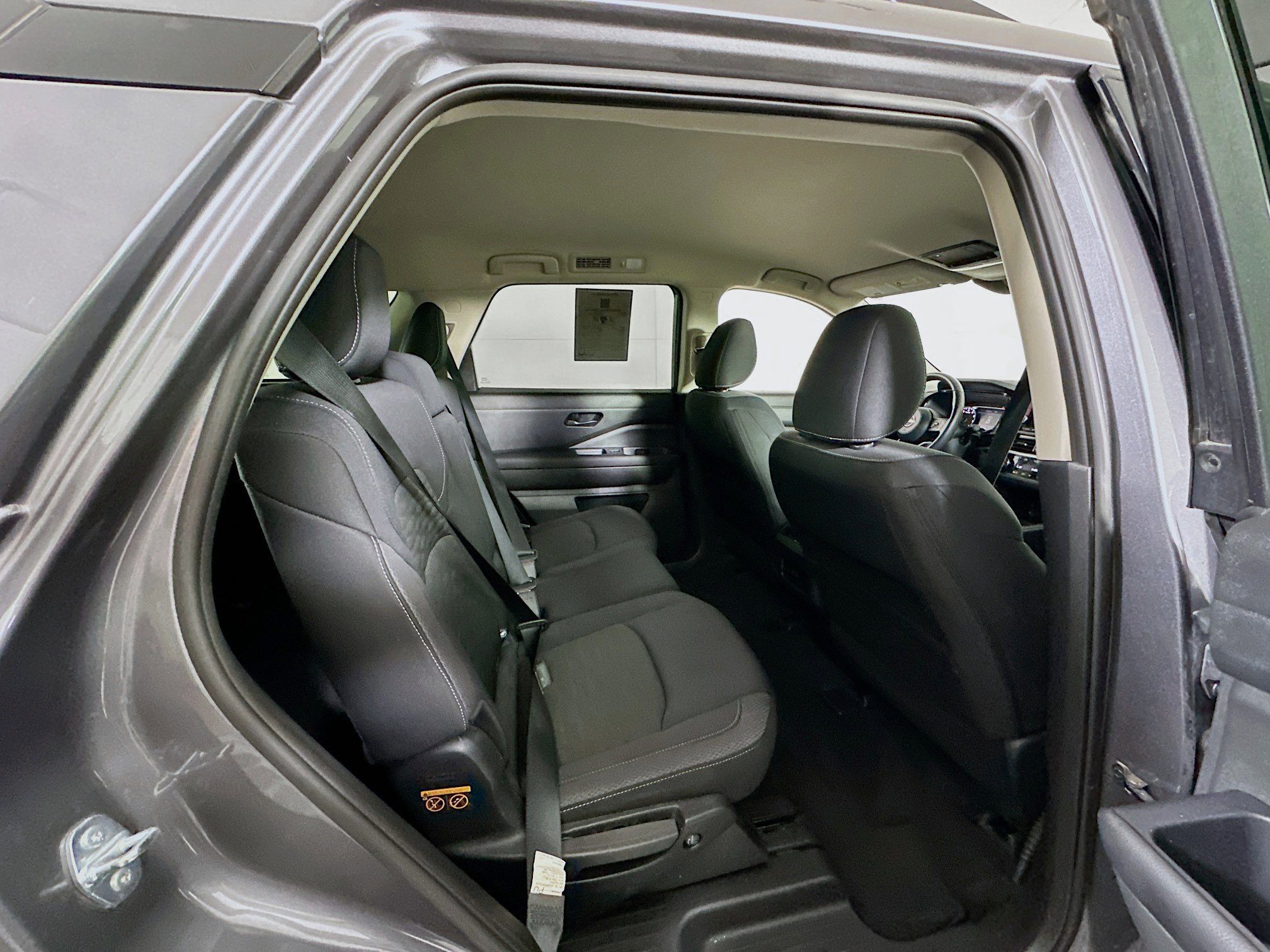 Used 2025 Nissan Pathfinder SV FWD image 31