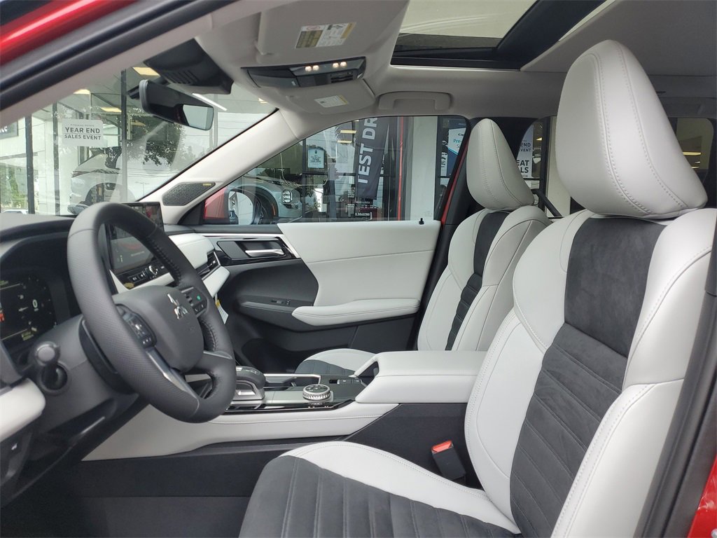 New 2025 Mitsubishi Outlander SE image 15