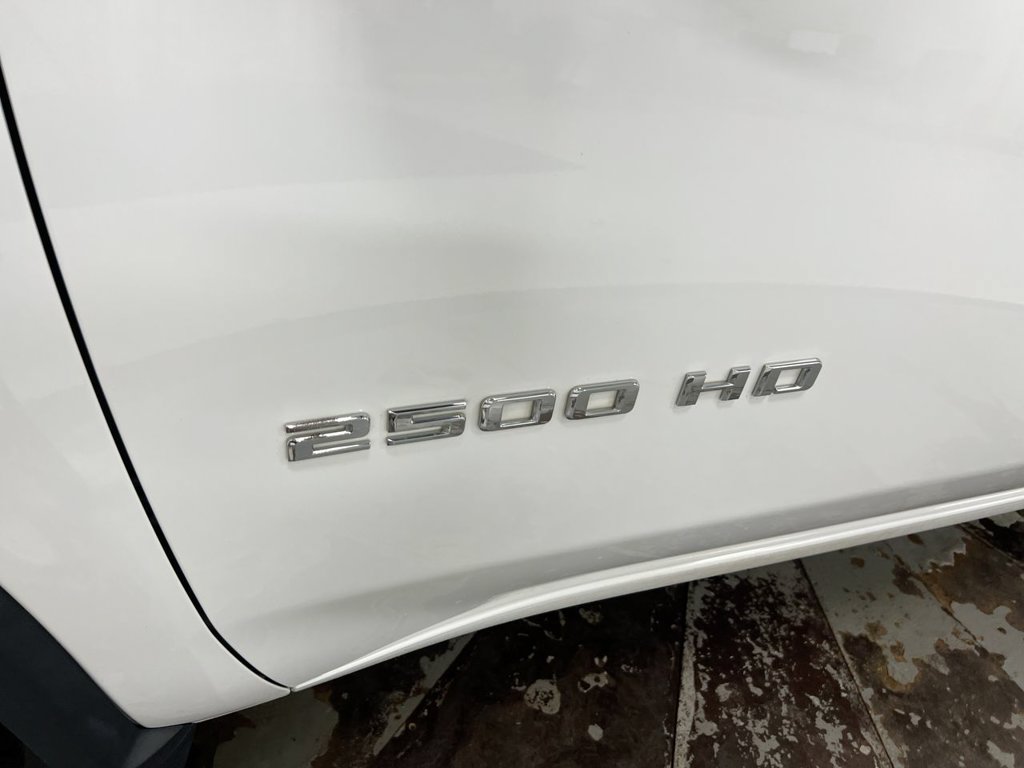 Used 2020 Chevrolet Silverado 2500 LTZ AWD/4WD image 25
