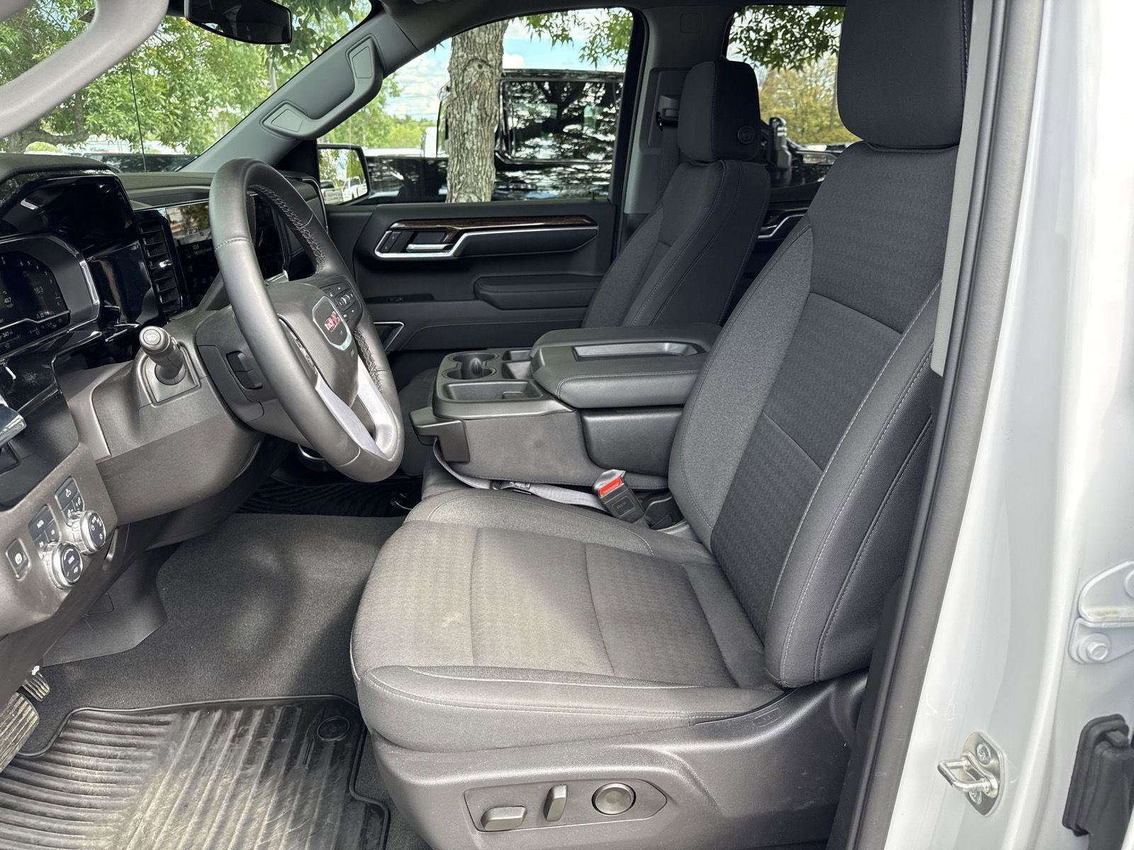 New 2025 GMC Sierra 1500 SLE image 17