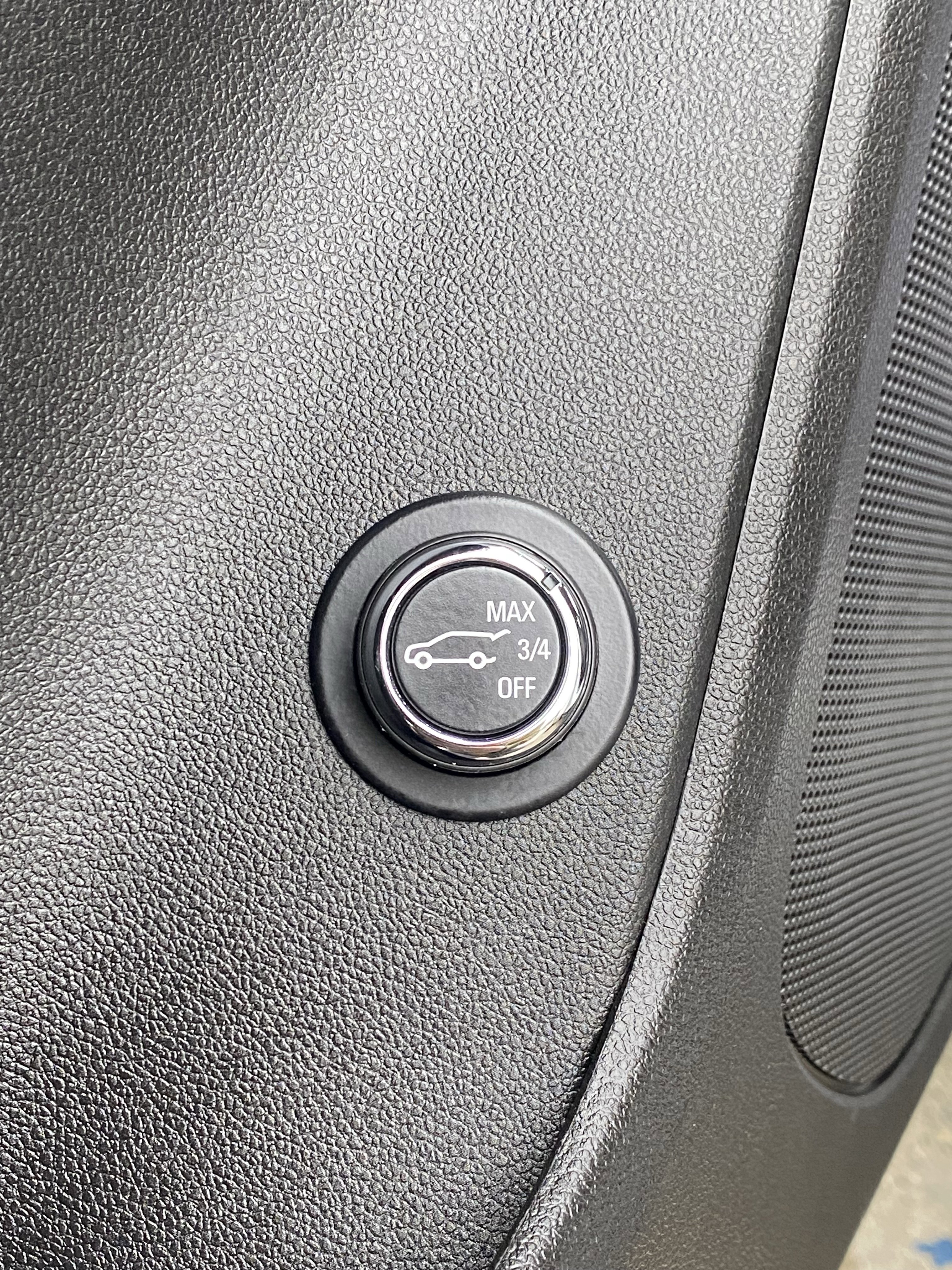 Used 2023 Chevrolet Blazer LT w/ Convenience Package image 4