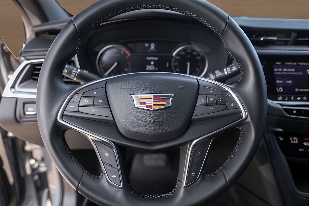 Used 2025 Cadillac XT5 Luxury w/ LPO, Floor Liner Package FWD image 12