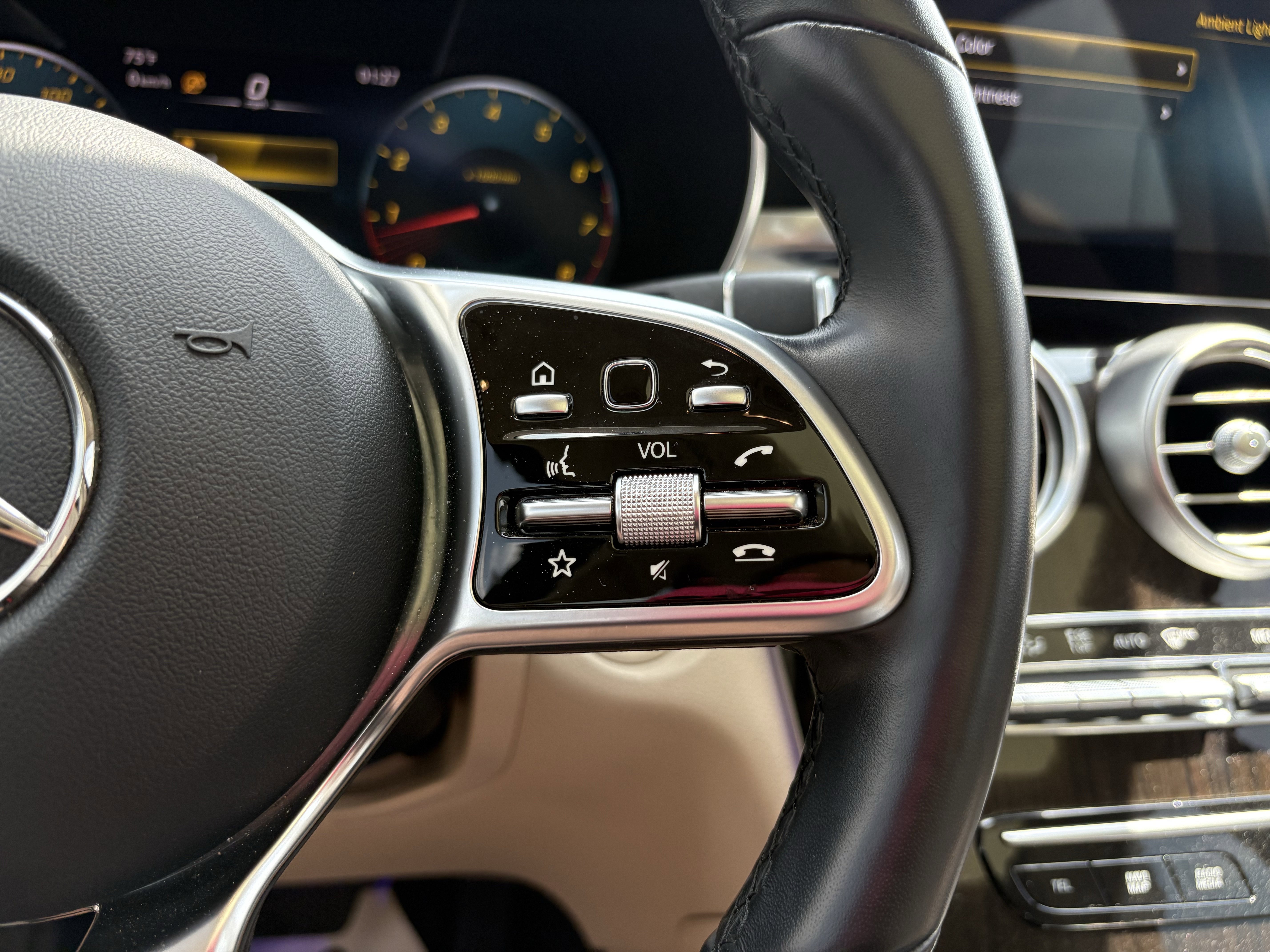 Used 2021 Mercedes-Benz GLC 300 4MATIC w/ Premium Package image 19
