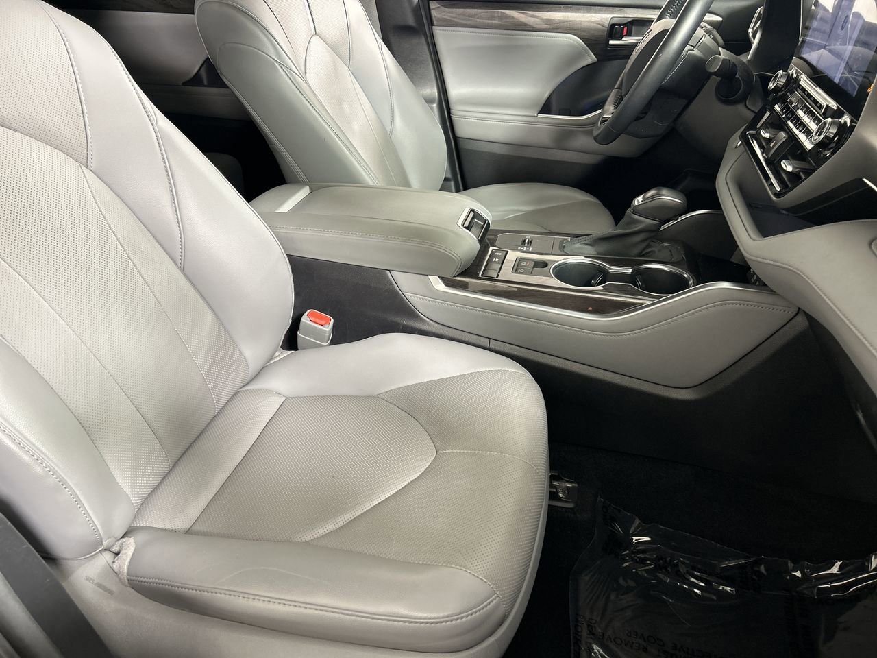 Used 2021 Toyota Highlander Limited image 26