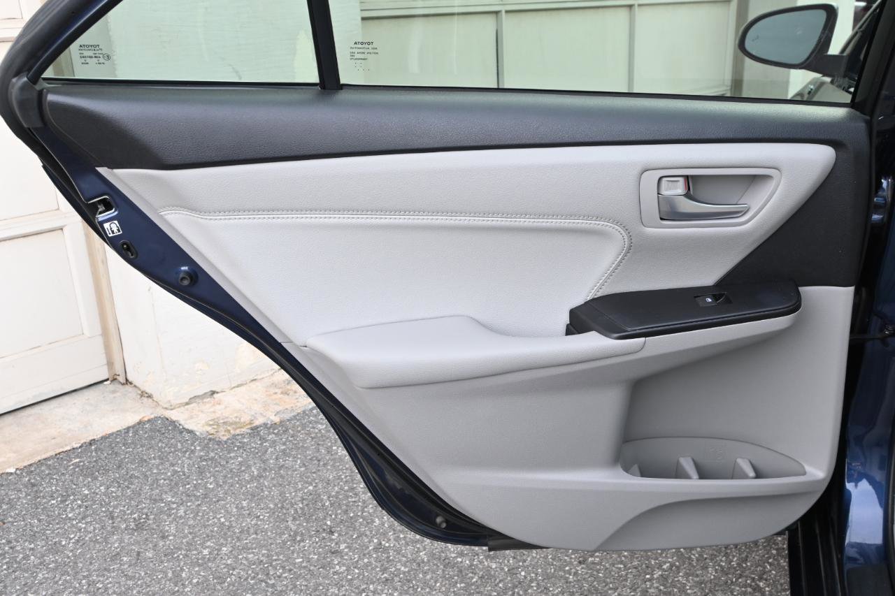 Used 2017 Toyota Camry XLE w/ Moonroof Package image 15