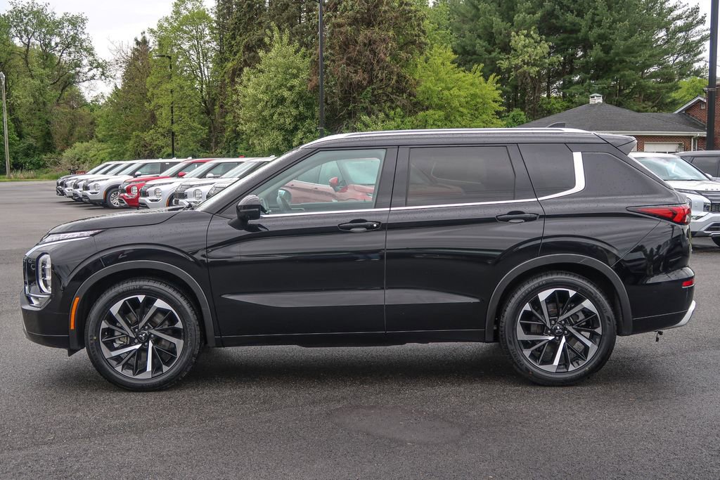 Used 2024 Mitsubishi Outlander SEL FWD image 3