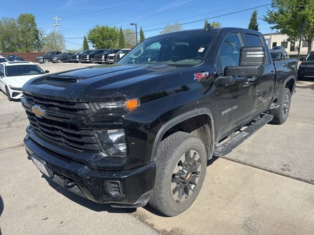 Used 2024 Chevrolet Silverado 2500 Custom w/ Custom Value Package image 3