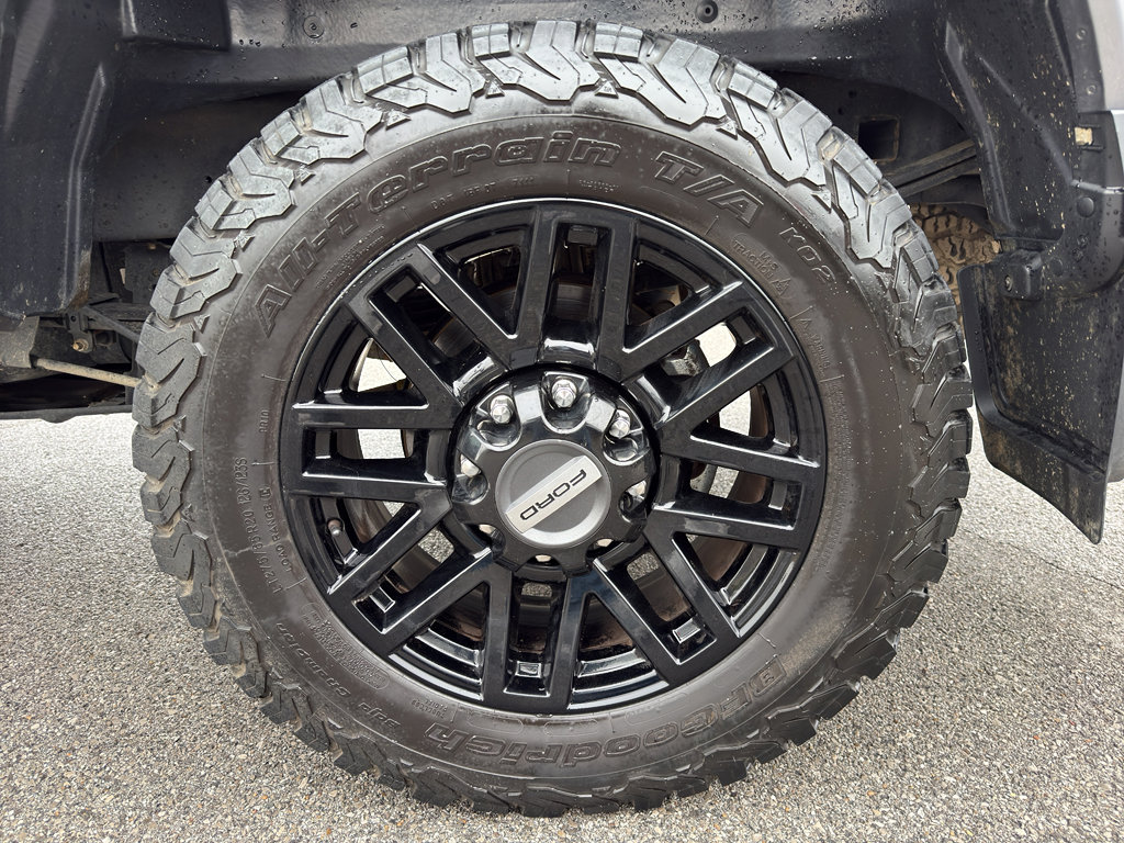 Used 2022 Ford F250 Lariat w/ Black Appearance Package image 18