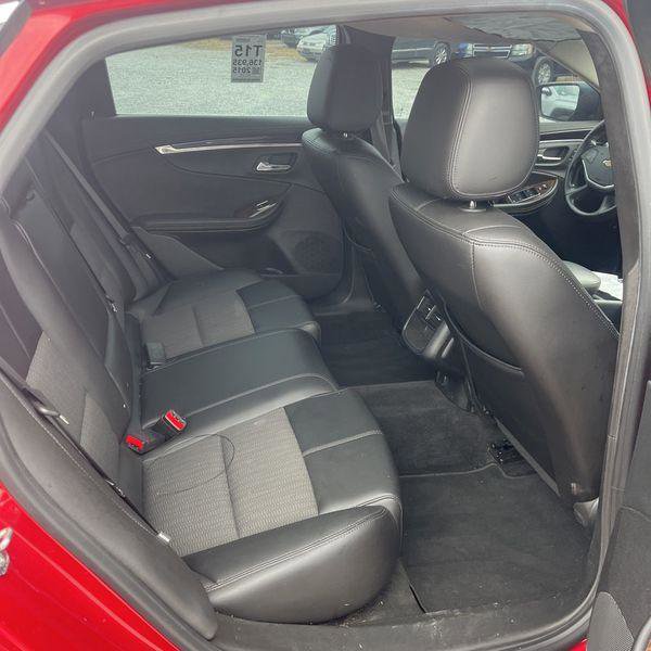 Used 2015 Chevrolet Impala LT w/ Convenience Package image 19