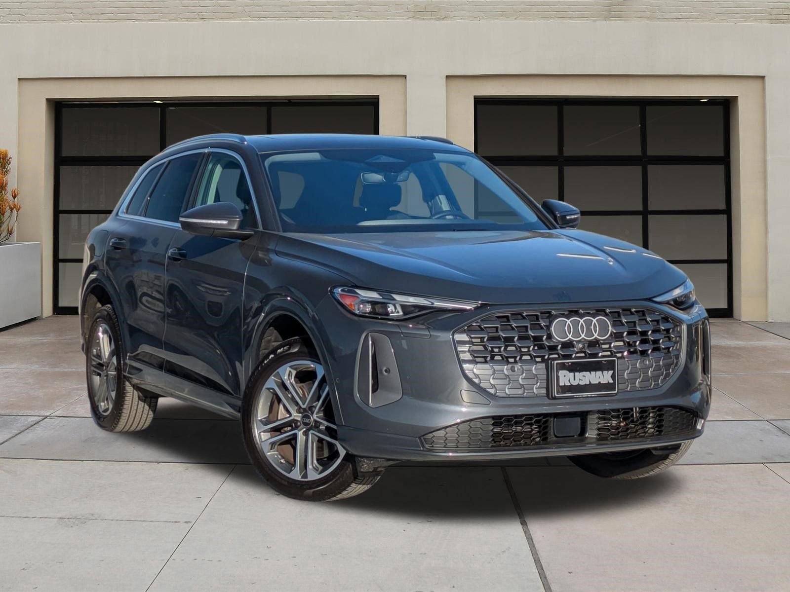 Used 2025 Audi Q5 Premium w/ Convenience Package image 33