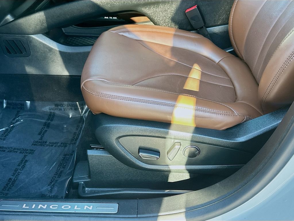 Used 2022 Lincoln Nautilus Reserve w/ Luxury Package image 16