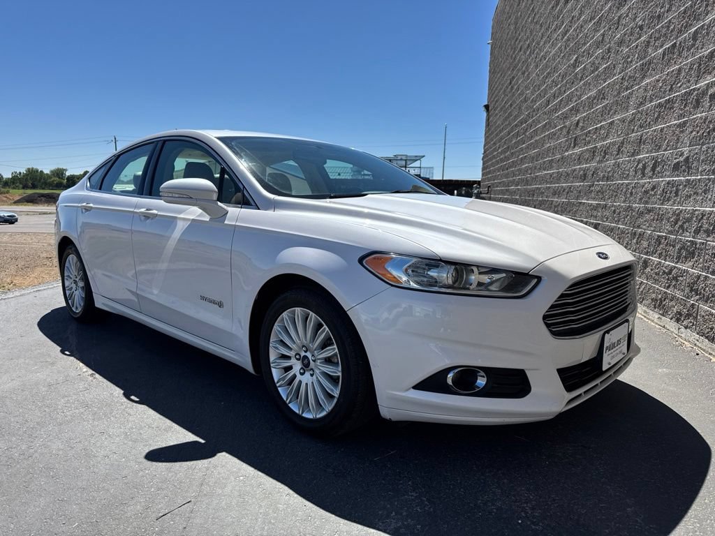 Used 2016 Ford Fusion SE w/ Equipment Group 502A FWD image 3