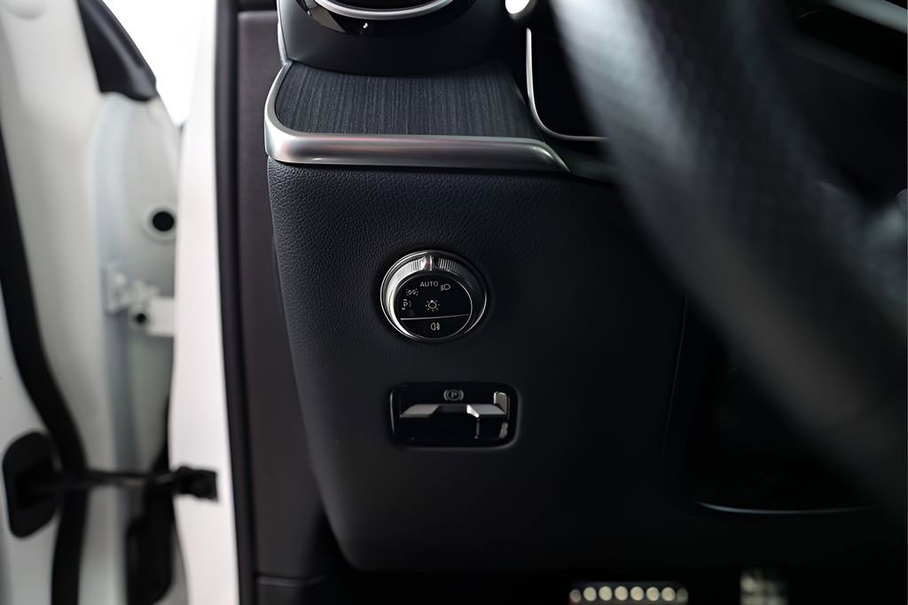 Used 2025 Mercedes-Benz GLC 43 AMG 4MATIC image 36