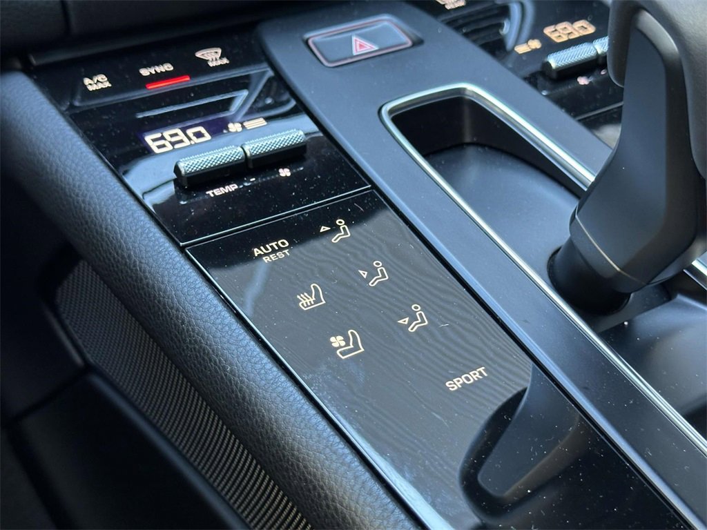 Certified 2025 Porsche Macan image 28