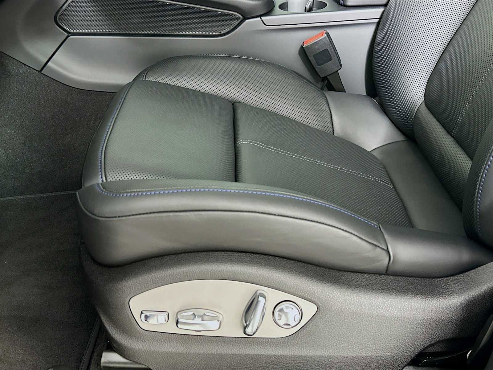 New 2026 Porsche Macan S image 12