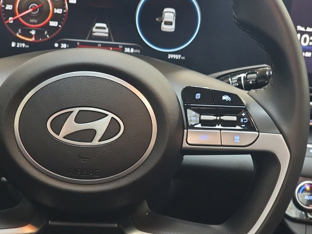 Certified 2024 Hyundai Elantra Limited image 18