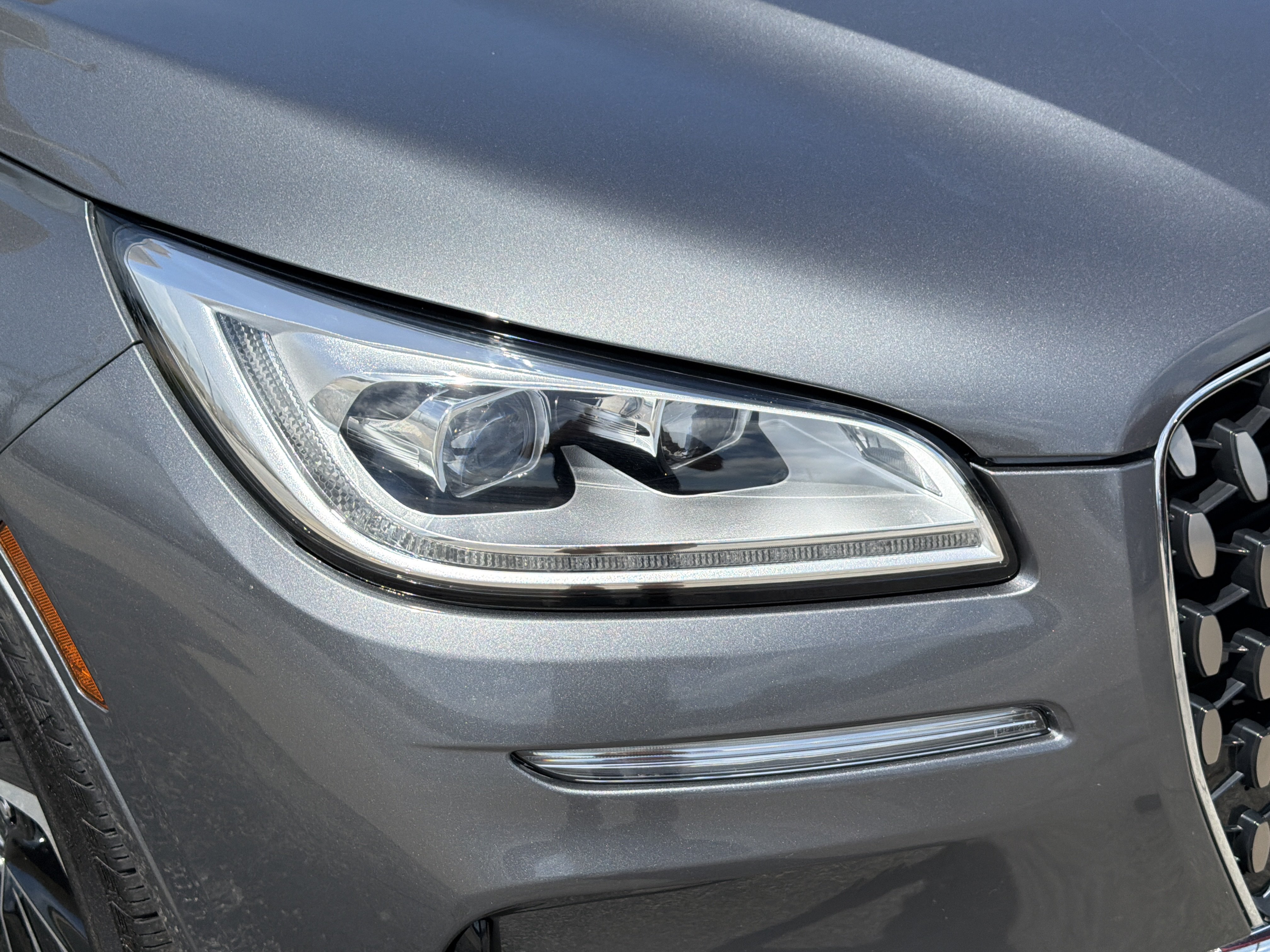 Certified 2024 Lincoln Corsair Grand Touring w/ Rear Removable Package Tray AWD/4WD image 10