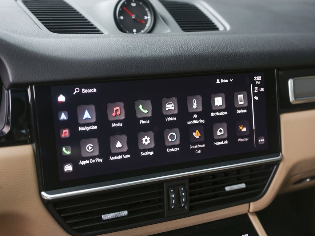 Certified 2023 Porsche Cayenne Platinum Edition image 21