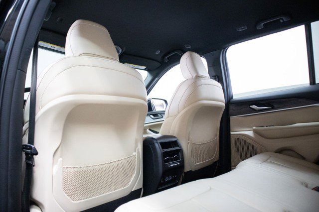 Used 2023 Jeep Grand Cherokee Limited image 24