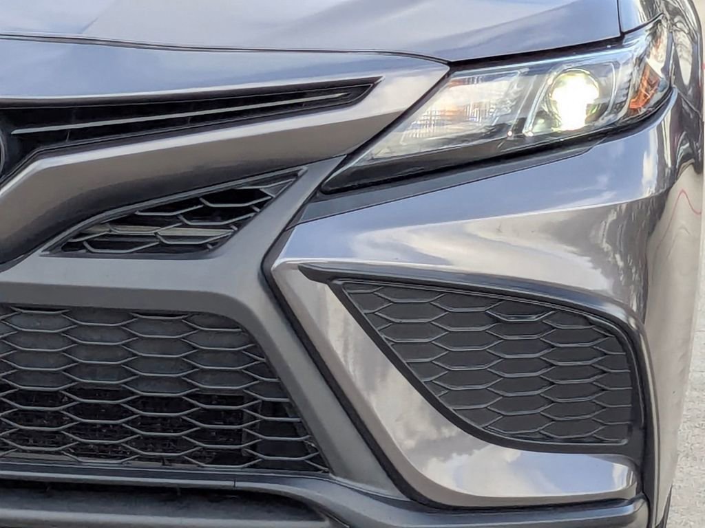 Used 2024 Toyota Camry SE image 10