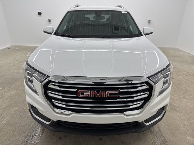 Used 2023 GMC Terrain SLT image 2