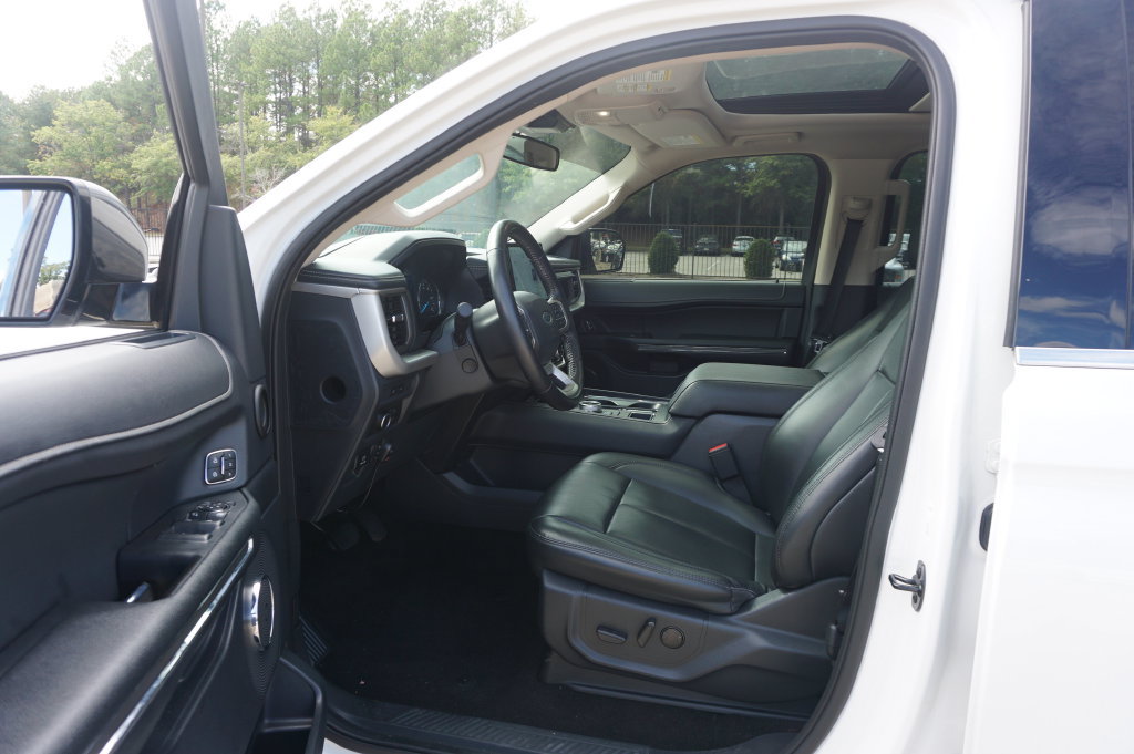 Used 2022 Ford Expedition Max XLT RWD image 2