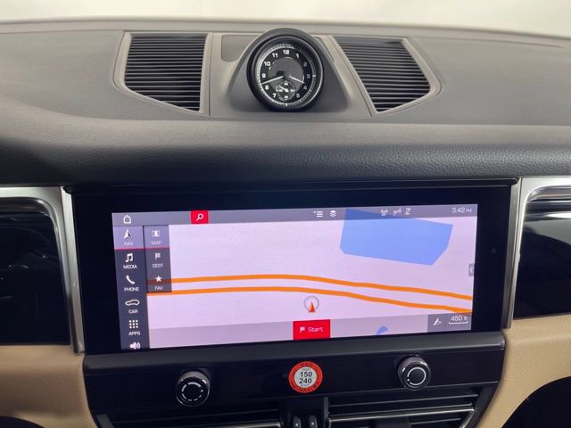 Used 2025 Porsche Macan image 46