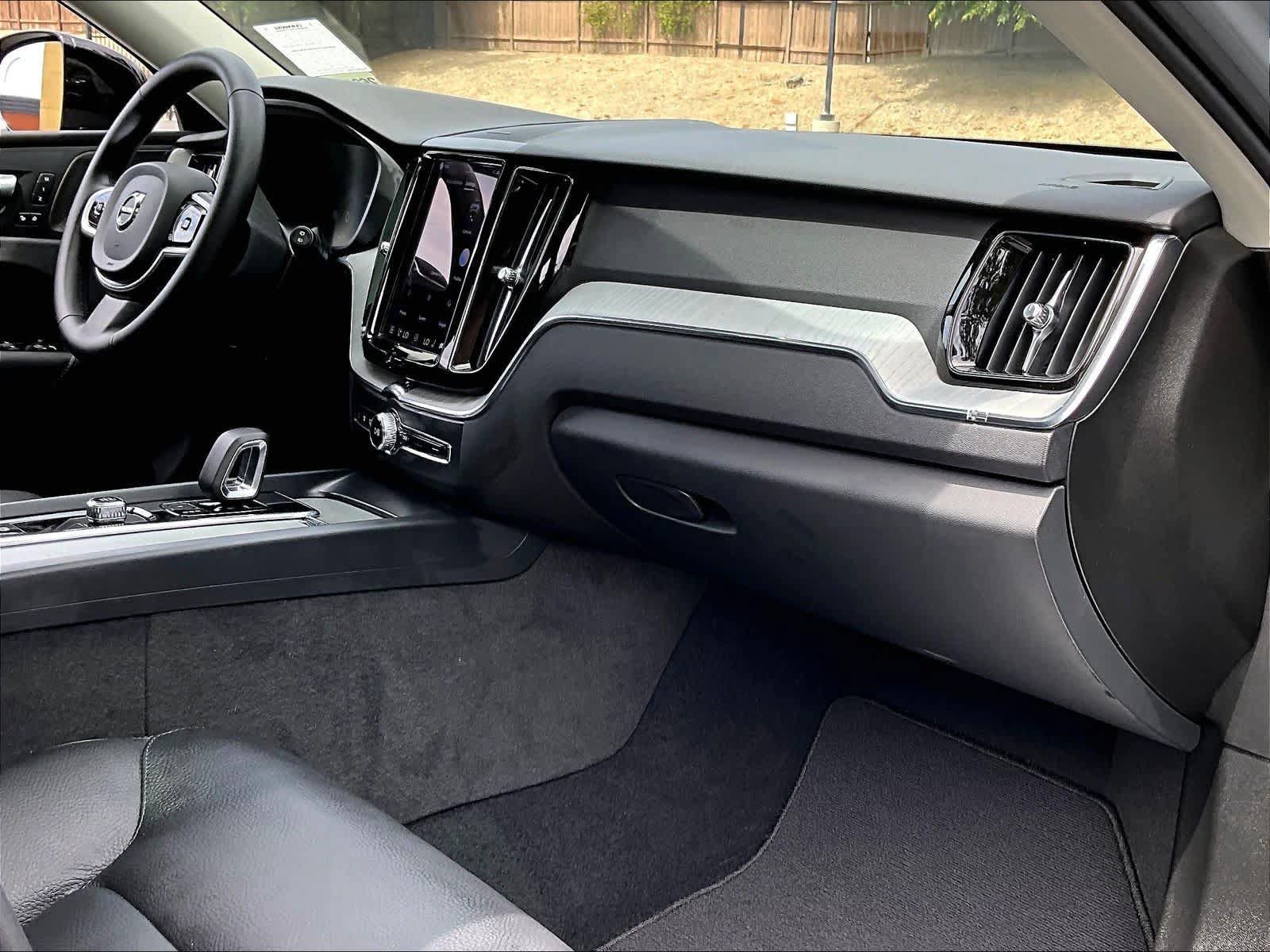Used 2025 Volvo XC60 T8 Plus AWD/4WD image 19