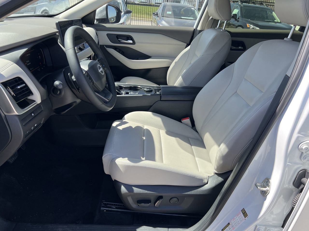 Certified 2025 Nissan Rogue SL image 10